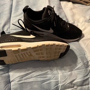 Nike Black and White Sneakers Women’s Size 7 . In great shape.